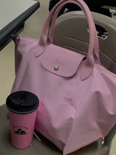 Bags Aesthetic School, Outfit With Pink Bag, Longchamp Bag Aesthetic, Pink Longchamp Bag, Pink Pilates Princess Aesthetic, Pilates Princess Aesthetic, Workout Looks, Longchamp Le Pliage Club