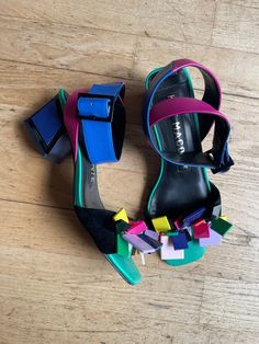 Well damn! These are some of the best shoes I've seen in ages. Trust me- if these sandals were my size I would never let them go. The most fun rainbow palette, butter soft leather and super fun plastic 'confetti' detail at the front. Easy block heel height too. By amazing shoe designer Kat Maconie, RRP £200+ Fantastic condition bar a few minor marks on 2 pieces of confetti.  Size UK 6  Tip toe to back of heel 10' Across widest part of sole 3.1/4 Heel height 2' Please remember all our items are v Bold Sandals With Heel And Ankle Strap, Multicolor Open Toe Heels With Contrasting Heel Counter, Bold Block Heel Sandals For Party, Multicolor Open Toe Modern Heels, Modern Multicolor High Heel Sandals, Designer Multicolor Sandals For Spring, Modern Multicolor Open Toe Heels, Multicolor Block Heel Sandals For Party, Designer Multicolor Ankle Strap Sandals