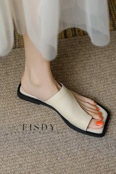 Fisdy - Stylish Slip-On Flat Sandals for Fashionable Comfort Shoe Sole, Chic Leather, Color Lines, Leather Buckle, Shoe Size Chart, Flat Sandals, Fashion Boutique, Fashion Forward, Slip On