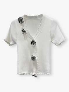 Introducing the aspen shirt, cut from premium cotton jersey. Featuring a flattering V-neck and short sleeves, this tee is designed to sculpt and shape for an hourglass silhouette. White Cotton Short Sleeve V-neck Top, Elegant Short Sleeve V-neck Top For Summer, Chic White V-neck T-shirt, Elegant Fitted V-neck T-shirt, White Cotton V-neck Short Sleeve Top, Fitted Short Sleeve V-neck Top For Spring, White Cotton V-neck Top With Short Sleeves, Fitted V-neck Short Sleeve Top For Spring, Fitted V-neck Top With Short Sleeves For Spring