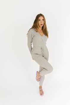 loungewear, onesie, grey onesie, one piece, ribbed jumpsuit, comfy outfit ideas, easy outfit ideas, lounge, comfy loungewear outfit ideas Pant Romper With Sweater, Jumpsuit Comfy, Outfit Ideas Easy, Comfy Outfit Ideas, Easy Outfit Ideas, Ribbed Jumpsuit, Caroline Dress, Loungewear Outfit, Grey Jumpsuit