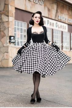 Vintage Pinup Outfits, Rockabilly Outfits For Women, Pin Up Goth, Pinup Outfits, 50s Style Outfits, Mode Rockabilly, 50s Outfits, Pinup Style, Pin Up Outfits