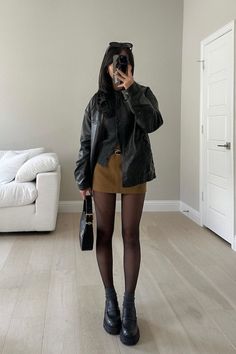 Mini Black Skirt Outfit, Leather Loafers Outfit, Outfit With Tights, Black Loafers Outfit, Business Chic Style, Loafers Outfit, Urban Chic Fashion, Chunky Loafers