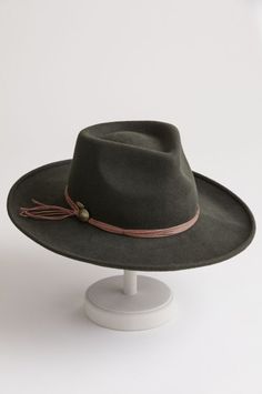 Hats | Overland Akubra Hats, Outback Hat, Sheepskin Slippers, Sheepskin Coat, Wide Brimmed Hats, Cool Hats, Hat Band, Comfy Fits, Hippie Style