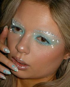 Mermaid Inspired Outfits, Halloween Burlesque, Pool Makeup, Blue Clues, Fish Makeup, Artsy Makeup, Fun Makeup, Cool Makeup Looks, Ethereal Makeup