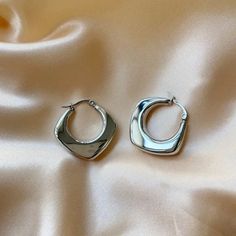 18k gold platedwaterproofStainless steel Hoop Earrings Design, Square Hoop Earrings, Earrings Design, Retro Vintage Style, Steel Jewelry, Stainless Steel Jewelry, Silver Hoop Earrings, Minimalist Outfit, Modern Jewelry