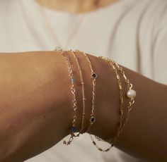 Classy Simple Jewelry, Dainty Jewellery Aesthetic, Jewlrey Aesthic Bracelets, Gold Jewellery Dainty, Gold Rings And Bracelets, Cute Jewellery Aesthetic, Simple Jewelry Bracelet, Gold Jewelry Aesthetic Bracelets, Jewelry Inspo Bracelets