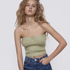 Cropped Top To Use By It Self Or Over A Shirk It Streches 62% Acrilic 26% Poliester 5% Nailon 5% Alpaca 2% Elastane Machine Wash Iron Tuble Dry Low Knit Corset Top, Knit Corset, Crop Top Styles, Zara Tweed, Zara Tank Top, Zara New, Sweater Crop, Zara Crop Top, Crop Top Sweater