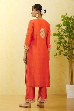 Buy Orange Pure Spun Silk Hand Embroidered Floral Round Kurta Pant Set For Women by Surbhi shah Online at Aza Fashions. Shaded Dupatta, Kurta Pant Set, Silk Kurta, Kurta With Pants, Silk Dupatta, Pant Set, Set For Women, Aza Fashion, Sleeve Type