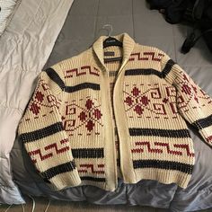 Genuine Vintage Pendleton Sweater. Made In Usa, Virgin Wool. Good Condition Except For One Repairable Stretch Spot. Size Large Fits Like Roomy Medium Pendleton Sweater, Sweaters Vintage, Colorful Sweaters, Made In Usa, Zip Ups, Men Sweater, Man Shop, Wool, Color