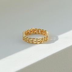 *Buy 2 items, Get 15% OFF your order. Coupon applied at checkout.* A modern and timeless gold curb chain ring. This curb chain ring looks great stacked with your favorites or on its own. Made from durable materials that are perfect for everyday wear! - Band Thickness: 4.1 mm. - Loose link chain - Made in gold vermeil: a thick 18k gold layer on sterling silver. - 1 Year warranty GIFT WRAP AVAILABLE TO PURCHASE: https://www.etsy.com/listing/902780367/gift-wrap-for-gift-jewelry-pouch-jewelry?ref=sh Cuban Link Ring, Gold Chain Ring, Chain Ring Gold, Herkimer Diamond Earrings, Gold Curb Chain, Gold Stacking Ring, Link Ring, Layered Rings, 18k Gold Chain