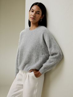 Relaxed Fit Cashmere Sweatshirt Summer/fall Outfits, Alledaagse Outfit, Camisole Set, Striped Midi Skirt, Eve Outfit, Aesthetic Outfit Ideas, Pullover Outfit, New Years Eve Outfits, Wool Flannel