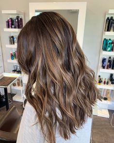 Straight Brown Hair With Lowlights And Highlights, Medium Brown Babylights, Bayalage Brunette Medium Hair, Fall Hair Color For Bronde, Medium Brown Dimensional Hair, Bayalage On Light Brown, Fall Light Brown Hair Color, Cool Toned Brown Highlights, Dark Brown With Honey Highlights