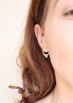 This pair of hoops are made from sterling silver and they come with butterfly ear backs. They are 20 mm long and 15 mm wide. If your ears can handle a bigger gauge I can make this pair a sleeper one without the need to have an ear back. If you prefer it smaller, have a look here: https://www.etsy.com/listing/628994062/small-hoops-sterling-silver-geometric?ref=shop_home_active_9&crt=1 Each pair is handmade to order and may slightly vary from the pictures. Please allow for subtle variations ma Modern Small Hoop Cartilage Earrings, Modern Nickel Free Cartilage Earrings For Everyday, Modern Nickel-free Cartilage Earrings For Everyday, Modern Sterling Silver Pierced Huggie Earrings, Nickel-free Modern Sterling Silver Cartilage Earrings, Modern Nickel-free Sterling Silver Cartilage Earrings, Modern Nickel-free Everyday Cartilage Earrings, Modern Hypoallergenic Sterling Silver Cartilage Earrings, Modern Sterling Silver Cartilage Earrings For Everyday