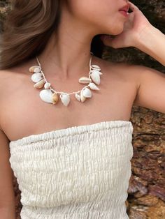 Embrace the essence of the ocean with our Boho Seashell Choker Necklace—an exquisite accessory for beach lovers and free spirits alike. Perfect for your next beach vacation, a seaside wedding, or simply adding a touch of coastal charm to your everyday look, this necklace captures the beauty of the sea in a minimalist, boho-inspired design. Handcrafted with natural seashells, each choker is a unique piece of ocean treasure that resonates with the tranquil vibes of the beach. Its simple yet elegan Seashell Choker, Seashell Jewelry Diy, Hip Jewelry, Casual Beach Wear, Ocean Treasures, Shell Choker, Seashell Jewelry, Coastal Charm, Seaside Wedding