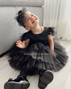 custom handmade dresses for your baby. Made with tulle. It is prepared with a soft cotton lining. It has a zipper on the back, very easy and comfortable to wear. 👉🏻 you can leave a message for more questions 👉🏻 It is a handmade dress that you can measure and customize. Very dense tulle layers are used, very fluffy, personalized color options are available, you can personalize ✈️Express shipping to most countries in 1-5 days Birthday Dress Black, Minnie Mouse Dress Baby, Photo Shoots Birthday, Custom Design Dress, Perfect Birthday Dress, Mouse Dress, Minnie Mouse Dress, Dress Photo, Handmade Dress