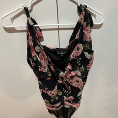 Lulu’s Navy Blue Floral With Front Ties Bodysuit Size L Unworn Sleeveless Floral Print Bodysuit For Party, Beachwear Party Bodysuit With Floral Print, Party Beachwear Bodysuit With Floral Print, Party Bodysuit With Floral Print, Spring Sleeveless Tie-back Bodysuit, Sleeveless Tie Back Bodysuit For Spring, Blue Floral, Color Blue, Navy Blue