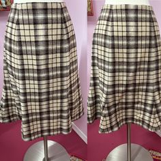 "Vintage 1970s brown and beige tartan plaid a-line fit and flare panel skirt. Skirt has nylon side zipper and is lined with silky acetate. Preppy 70s career girl skirt. House made. Overall Very Good Condition  Fits Size Medium Measurements are  Waist 28\" Hips 40\" Length 24\" Sweep 72\"" Fitted Full Skirt In Plaid, Retro Fitted Plaid Skirt, Fitted Vintage Plaid Skirt, Fitted Retro Plaid Skirt, Beige Plaid Skirt, 60s Skirt, Pink Nightgown, Cottage Core Dress, Panel Skirt