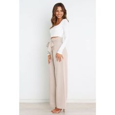 These wide-leg pants are a timeless classic that look as good with a blazer and heels as they do with a casual t-shirt. The high waist and gathered pleated waistband give these trousers an ultra- flattering shape while the functional zip and hook and eye clasp keep your look secure. For added convenience there are belt loops, plus a detachable waist tie to customize your fit. And last but not least, two functional pockets make them practical too! Whether you’re looking for something dressy or ju Feminine Skirt, Casual Chique, Tie Length, Pantsuits For Women, Belted Pants, Soft Summer, Work Wear Women, Pantalon Large, Outfit Casual