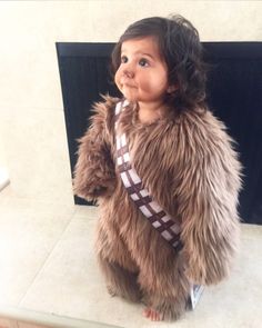 THE CUTEST CHEWBACCA EVER! CUTEBACCA! - Imgur Chewbacca Costume, Costumes For Dogs, Newborn Halloween Costumes, Newborn Halloween, Diy Kostüm, Star Wars Costumes, Halloween 2018, Star Wars Baby