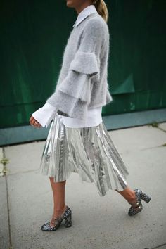 Silver Metallic Pleated Midi Skirt and Layered Bell Sleeve Sweater Street Mode, Silver Skirt, Walking Down The Street, Metallic Skirt, Looks Street Style, Cooler Look, Outfit Trends, Skirt Outfit, Pleated Midi Skirt