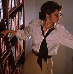 40s Mode, Mummy Movie, Librarian Style, Librarian Chic, Academia Outfits, Dark Academia Fashion, Fashion 90s, Academia Fashion, The Mummy