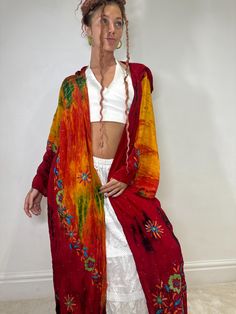 HANDMADE BOHO DUSTER KIMONO JACKET💕 SATIN / SARI RECYCLED MATERIALS 💕 BOHO FLORAL HIPPIE STYLE 💕 ONE OF A KIND 🦋ONE SIZE FITS ALL 🦋   worn as shown in pics 📸 sold as seen in pics 📸 soke are more embellished than others please view all pictures 😚 vintage 💕Indian 💕handmade 💕 never been worn before 💕 price includes FREE UK SHIPPING 🇬🇧  We are not responsible for embellishments falling off due to the nature of the products please see our videos on instagram 🍒 SOLD AS SEEN 🍓 Satin Sari, Boho Duster, Beach Jacket, Kimono Boho, Duster Kimono, Hippie Stil, Mode Hippie, Coverup Beach, Boho Kimono