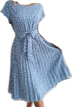 Short Sleeve Pleated Midi Dress For Vacation, Casual Pleated Summer Dresses, Flowy Pleated Midi Dress Casual, Casual Flowy Pleated Midi Dress, Casual Stretch Pleated Midi Dress, Fitted Pleated Midi Dress For Day Out, Blue Non-stretch Midi Length Dress, Blue Non-stretch Midi Dress, Casual Stretch Midi Dress With Pleats