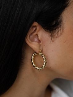 Look to this gem to make you shine bright in the spotlight. Stack it up with a couple of ear cuffs and another hoop for an alluring view. This hoop earrings would look great with blue jeans or a fun dress. Perfect piece of jewelry for a trendy summer style. Product Details: Material: Brass Length: 25mm Diameter  W: 5mm Stone: None Finish:  18K Gold Plated  THE PERFECT GIFT 🎁 💝 All Marie Rose Bijoux jewels are packed in an elegant jewelry box and ready to give as a gift (If you want to). A note from you will be gladly added. Simply leave me a message with your personal note to include it in you package. Additionally a complementary luxury microfiber jewelry bag with jewelry cleaning cloth will be included. CARE TIPS: Avoid the contact of your jewel with perfumes, creams, abrasive substanc Marie Rose, Thick Hoop Earrings, Chunky Hoop Earrings, Light Weight Jewelry, Summer Earring, Summer Gift, Gold Hoops, Trendy Jewelry, Jewelry Earrings Hoops