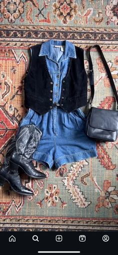 Socal Outfit Ideas, Cowgirls Boots Outfit, Buckle Store Outfits, Surf Rock Style, Diy Country Concert Outfits, Folk Concert Outfit Fall, Cowboy Boot Winter Outfit, Phoebe From Friends Outfits, Southwest Aesthetic Fashion