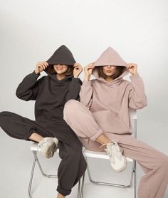 Cloth Brand Photoshoot, Sweatsuit Photoshoot Ideas, Hoodies Photoshoot Ideas, Hoodie Photo Ideas, Hoodie Product Photography, Clothing Brand Photoshoot Ideas Studio, Clothing Brand Shoot Ideas, Hoodie Photoshoot Ideas, Clothing Brand Shoot