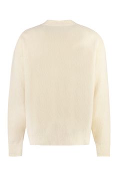 Imagine wrapping yourself in a cozy hug from your best friend on a chilly day—this sweater feels just like that. It’s perfect for those who appreciate comfort and a dash of style without any fuss. Trust me, once you wear it, you won’t want to take it off. Luxurious blend: 6% Cashmere, 2% Elastane, 20% Polyamide, 72% Merinos Wool Crafted with ribbed knit edges for a refined finish Designed for those chilly FW23 days Color: Panna (White Black) Made in Italy Perfect fit with standard sizing