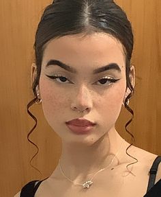 Twist Hairstyle, Simple Makeup Tips, Smink Inspiration, Dope Makeup, Effortless Beauty, Cute Makeup Looks, Baddie Makeup, American Beauty, Makeup Eyeliner