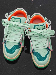 Majesda® - Hip-hop Versatile Couple Board Shoes- Outfit Ideas - Streetwear Fashion - majesda.com Cyan Colour, Sweatshirt Jean Jacket, Fresh Outfits, Round Toe Shoes, Rounded Toe Boots, Stylish Boots, Skater Style, Women Cargos, Summer Winter