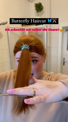 Meggyxoxo 🧡 on Instagram: "Wie findet ihr es?🙈 Ich probiere den Butterfly Haircut aus und schneide mir das erste mal selbst die Haare 😅😅 #butterflyhaircut #haareschneiden #neuehaare #trending #stufenschnitt #layeredhaircut #omg #aufgeregt #experiment #hairtrends #viralhair" How To Get Butterfly Haircut, Butterfly Haircut On Fine Hair, Butterfly Haircut Medium Straight, Butterfly Haircut Self, Butterfly Cut On Long Hair, Butterfly Cut Fine Hair, How To Butterfly Haircut, Butterfly Haircut Video, Butterflycut Haircut