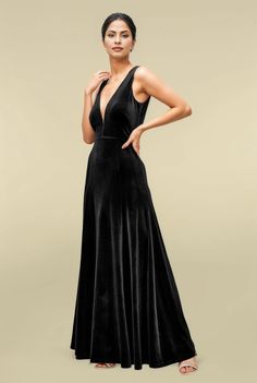 Tessuto : Tessuto: velluto allungato
 La lunghezza predefinita e le maniche mostrate nelle immagini, tuttavia possono essere personalizzate secondo le preferenze del cliente
 Il modello è 5'11 e indossa dimensioni piccole Velvet Maxi Dress, Velvet Maxi, Stretch Velvet, Linen Shop, Cotton Velvet, Social Events, British Indian, Bosnia And Herzegovina, Haiti