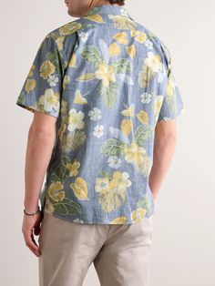 Hartford's 'Palm' shirt will feel at home by the beach or pool. Made from airy cotton patterned with tropical florals, its tailored with boxy sleeves and a relaxed camp collar. Home By The Beach, Tropical Florals, Cotton Shirts For Men, By The Beach, Formal Shirts, Mr Porter, Down Jacket, Printed Cotton, Cotton Shirt