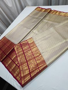 High quality pure Kanjeevaram silk saree wid blouse piece . Handmade Saree, Kanjeevaram Silk Saree, Traditional Saree, Wedding Gift Baskets, Indian Traditional, Traditional Sarees, Green Silk, Blouse Piece, Saree Blouse