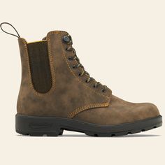 The rustic brown and mustard colour combination lends a contemporary edge to your everyday look in the #2326 lace-up boot. Blundstone Rustic Brown, Blundstone Outfit, England Spring, Ireland Honeymoon, Lace Up Boots Women, Inktober 2024, Blundstone Boots, Thrift Inspo, Trendy Womens Shoes