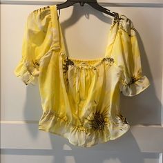 Cute H&M Yellow Top Nwt Size M H&m Spring Beach Blouse, H&m Trendy Spring Blouse, H&m Spring Vacation Blouse, H&m Blouse For Spring Vacation, Trendy H&m Summer Blouse, H&m Blouse For Beach And Spring Season, H&m Blouse For Beach Wear In Spring, Summer Yellow H&m Tops, H&m Spring Tops For Vacation