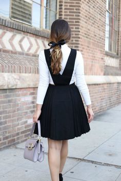 Stiletto Beats, ootd, outfit, pinafore, pinafore dress, jumper, overall dress, turtleneck, school girl, ribbon in hair Pinafore Dress Outfit, Corporate Dress, Mode Turban, School Dresses, Classy Dress Outfits, Classy Work Outfits, Classy Casual Outfits, Korean Fashion Trends