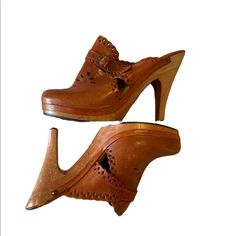 1970's Vintage Vintage Wedge Clogs In Amazing Condition. Please Buy These Before I Change My Mind And Keep Them! Chataigne Leather With Beautiful Wooden Heel. Great Vintage Condition. Perfect For Summer Or Fall ! Retro Leather Platform Mules, Brown High Heel Clogs With Sculpted Heel, Vintage Brown Heels With Wooden Heel, Retro Brown Closed Toe Mules, Vintage Brown Mules With Leather Sole, Vintage Closed Toe Mules With Wooden Heel, Vintage Clogs With Stacked Heel, Open Toe, Vintage High Heel Clogs With Leather Sole, Retro Brown Slip-on Mules