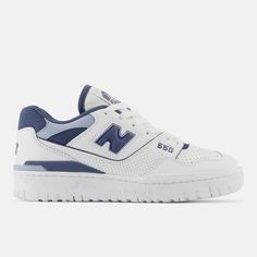 Tênis New Balance 550 Feminino-O Tênis Feminino New Balance 550 homenageia o calçado original de basquete criado em 1989, época que definiu uma geração de atletas da modalidade. O modelo oferece fechamento em cadarço para um aju... Streamlined Design, Shoe Inspo, Pretty Shoes, Dream Shoes