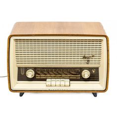 an old fashioned radio sitting on top of a table