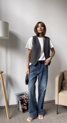 Trending Spring Outfits, Waistcoat Outfit, Jeans Vest, Sleeveless Blazer, Vest Outfits, Looks Chic, Mode Inspo, 가을 패션, Mode Inspiration