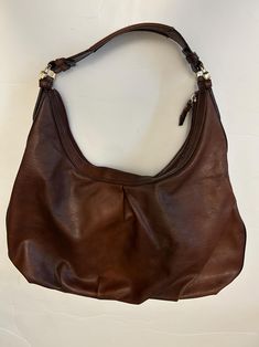 Beautiful Liz Claiborne bag from early 2000's in brown  colour , faux leather with pink lining . has liz clairborne tag inside  . Full lined with one internal zip pocket  and 4 non zipped pockets . some marks inside , tiny flaw at bottom of bag ( see pictures )  . Bag measures 13 inches wide , 10 inches deep, 16 inches wide , strap measures 10  inches . Sits  comfortably on shoulder I use recycled packaging where possible 🌍 Brown Leather Purse, Vintage Liz Claiborne, Brown Purse, Brown Shoulder Bag, Brown Purses, Brown Colour, Christmas Deals, Recycled Packaging, Liz Claiborne