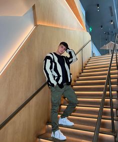 Men Stairs Poses, Outif Ideas Man, Stair Poses Men, Staircase Poses Men, Instagram Picture Ideas Men, Men Graduation Outfit, Casual Techwear, Men Fashion Photoshoot, Mens Photoshoot Poses