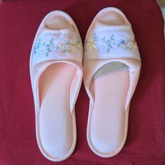 Vanity Fair Vintage Pink And White Floral House Slippers Nwot Size 6.7/7.5 Medium Women's Washable Never Used, Perfect Condition Vintage House Shoes, Synthetic Indoor Slippers For Summer, Comfortable Pink Slippers For Spring, Comfortable Flat Slippers For Spring, Spring Indoor Slip-on Slippers, Closed Toe Indoor Slippers For Spring, Indoor Slip-on Slippers For Spring, Summer Indoor Closed Toe Slippers, Indoor Closed Toe Slippers For Summer