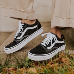 New With Box 100% Authentic Vans Black And White, Skateboard Shoes, Shoes Vans, Vans Black, Womens Vans, Vans Old Skool, Old Skool, Vans Shoes, Shoes Black