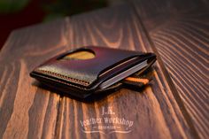 Mens leather card holder Gift for men Ultra Slim and Compact Free Personalized initials Valentine’s gift Groomsmen gift Valentine’s day #cardholder #Leathercardholder #groomsmengift #leathecraft #leatheworks #mens